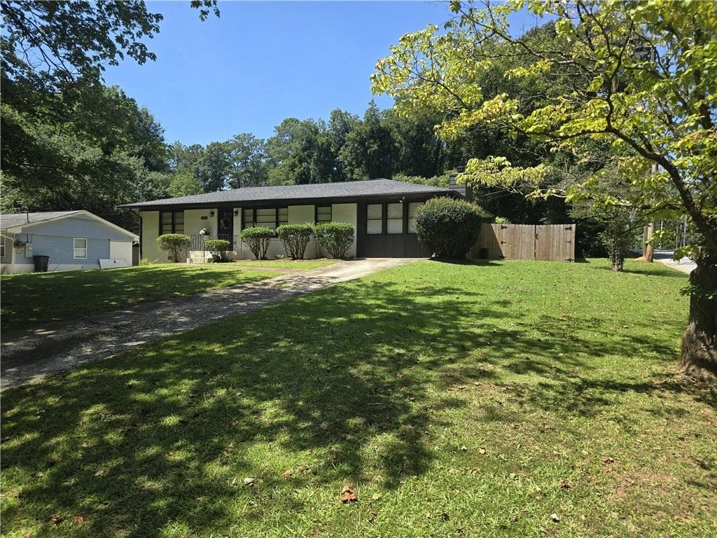 3 bedroom, 2 bathroom, 1,404 sq ft single family residence for rent at 3305 Flowers Drive, College Park, GA 30337 for $2,000 a month — photo 5