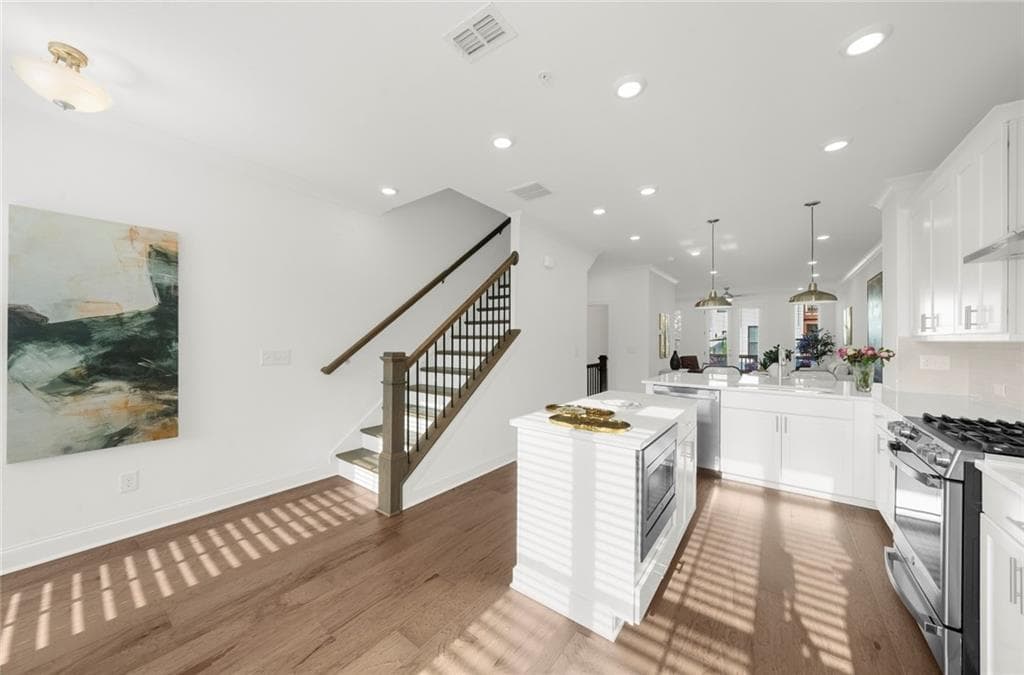 3 bedroom, 4 bathroom, 2,100 sq ft townhouse for sale at 223 Downing Dr, Alpharetta, GA 30022 — photo 7