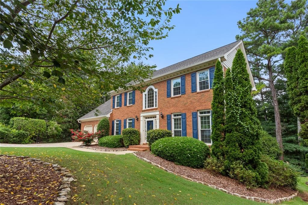 5 bedroom, 4 bathroom, 4,110 sq ft single family residence under contract at 9305 Mackinac Drive, Johns Creek, GA 30022 — photo 2
