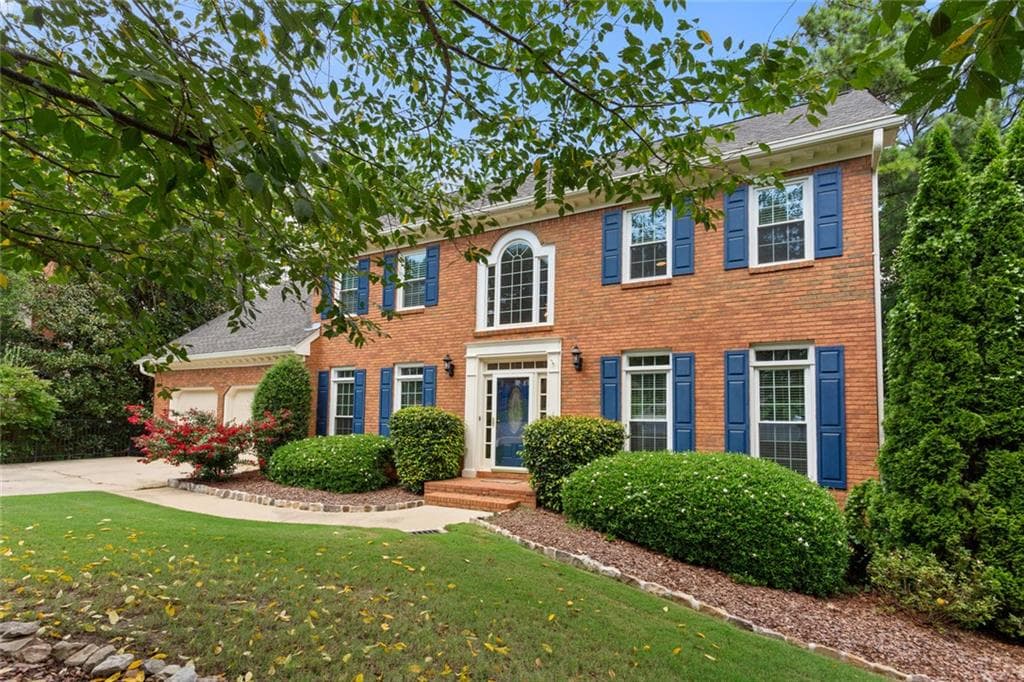 5 bedroom, 4 bathroom, 4,110 sq ft single family residence under contract at 9305 Mackinac Drive, Johns Creek, GA 30022 — photo 3