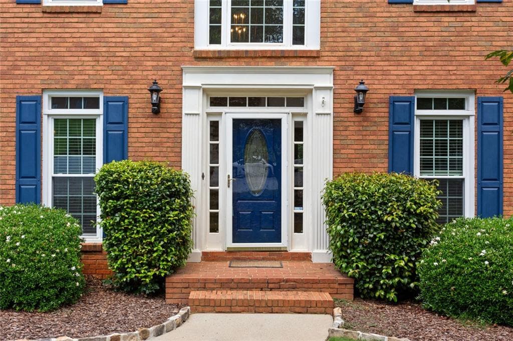 5 bedroom, 4 bathroom, 4,110 sq ft single family residence under contract at 9305 Mackinac Drive, Johns Creek, GA 30022 — photo 4