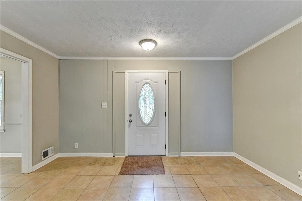 6 bedroom, 3 bathroom, 2,727 sq ft single family residence for sale at 759 Springwood Drive, Lilburn, GA 30047 — photo 2