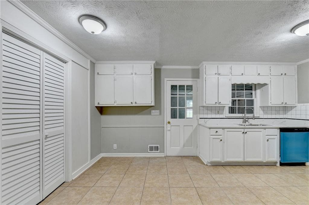 6 bedroom, 3 bathroom, 2,727 sq ft single family residence for sale at 759 Springwood Drive, Lilburn, GA 30047 — photo 9