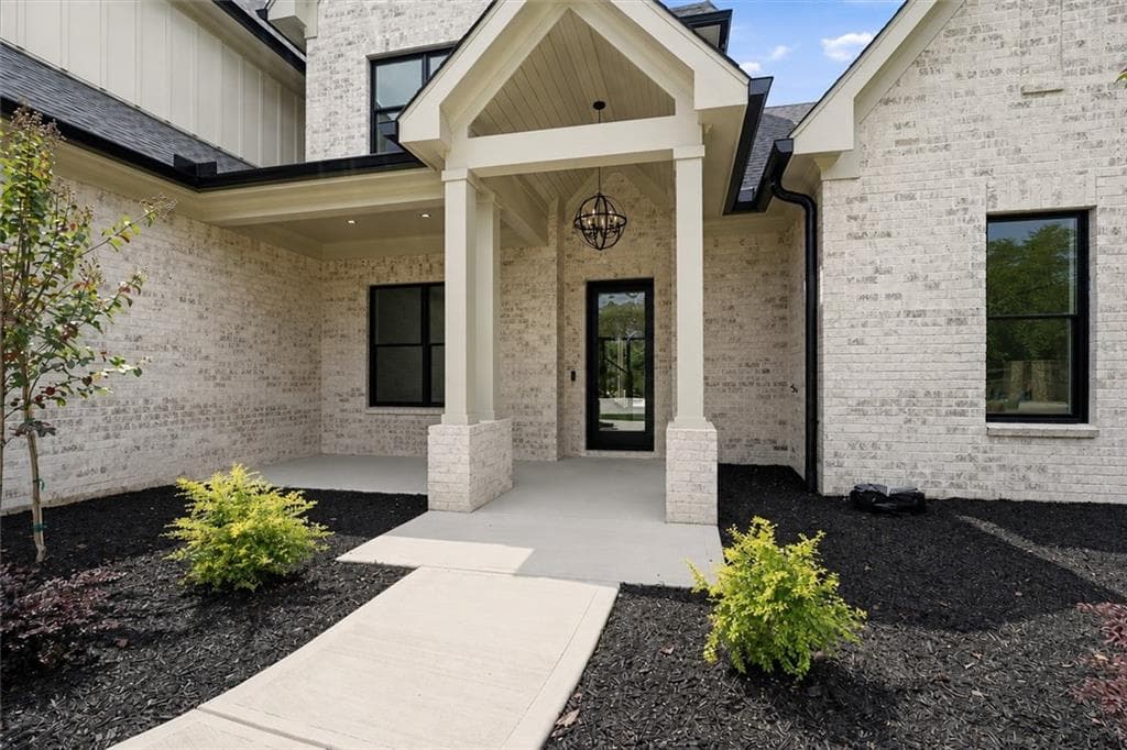 4 bedroom, 5 bathroom, 3,559 sq ft single family residence for sale at 6008 Bluewater Boulevard, Gainesville, GA 30506 — photo 4