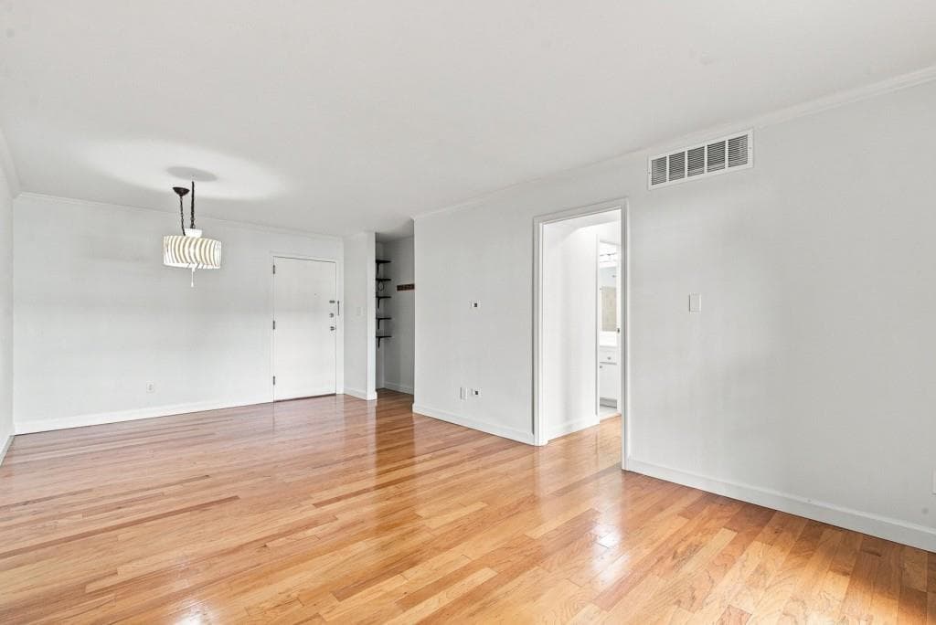 1 bedroom, 1 bathroom, 750 sq ft condominium for sale at 395 Pharr Road 208, Atlanta, GA 30305 — photo 3