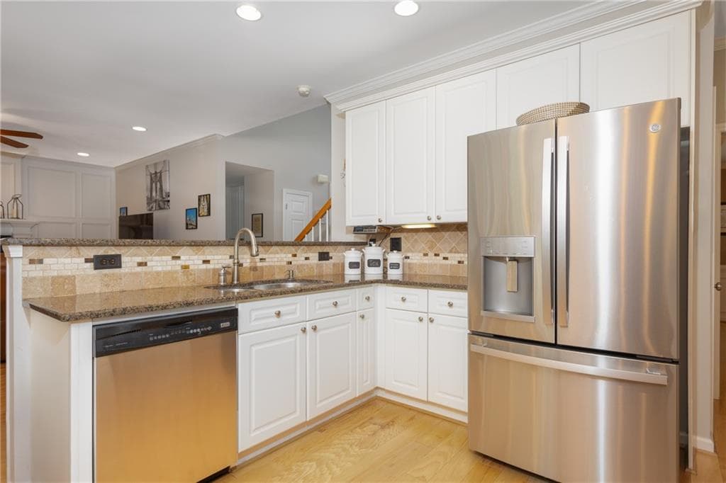 4 bedroom, 3 bathroom, 2,910 sq ft single family residence under contract at 1595 Highland Oaks Way, Lawrenceville, GA 30043 — photo 6