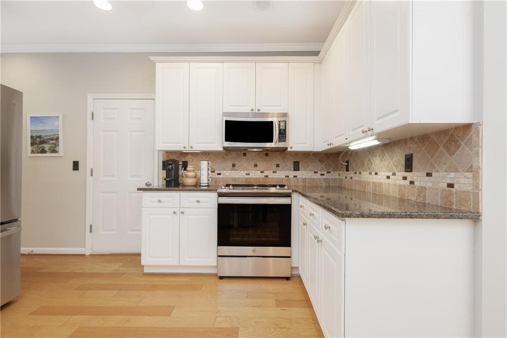 4 bedroom, 3 bathroom, 2,910 sq ft single family residence under contract at 1595 Highland Oaks Way, Lawrenceville, GA 30043 — photo 5