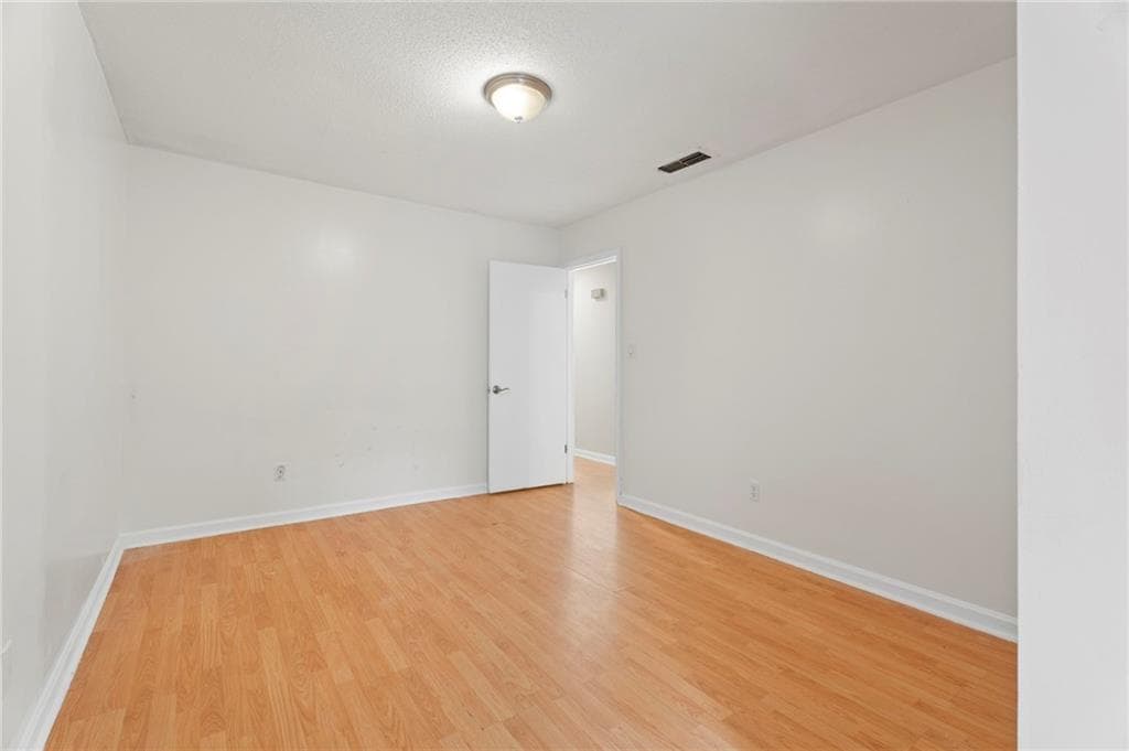 4 bedroom, 3 bathroom, 1,902 sq ft townhouse for sale at 6390 Hawthorne Terrace, Peachtree Corners, GA 30092 — photo 9