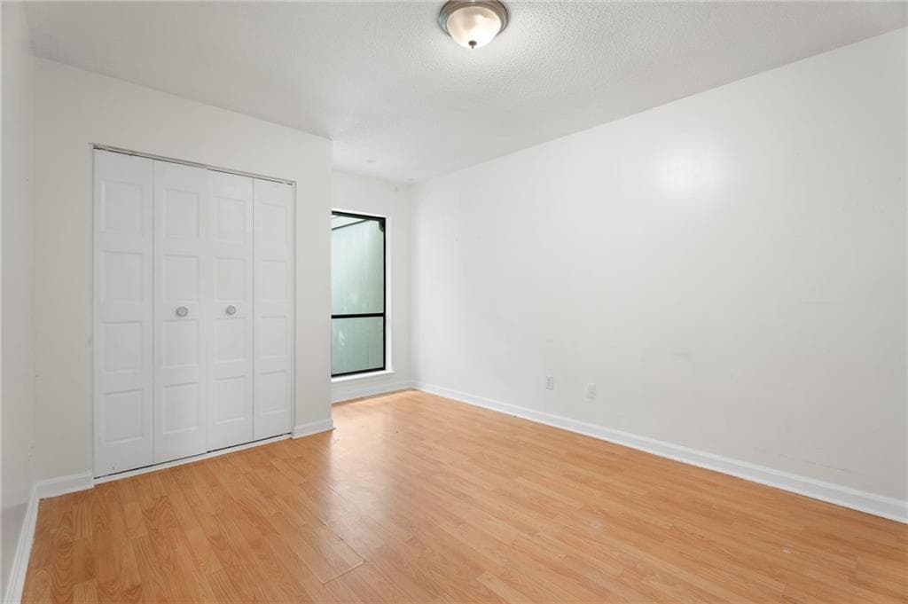 4 bedroom, 3 bathroom, 1,902 sq ft townhouse for sale at 6390 Hawthorne Terrace, Peachtree Corners, GA 30092 — photo 10