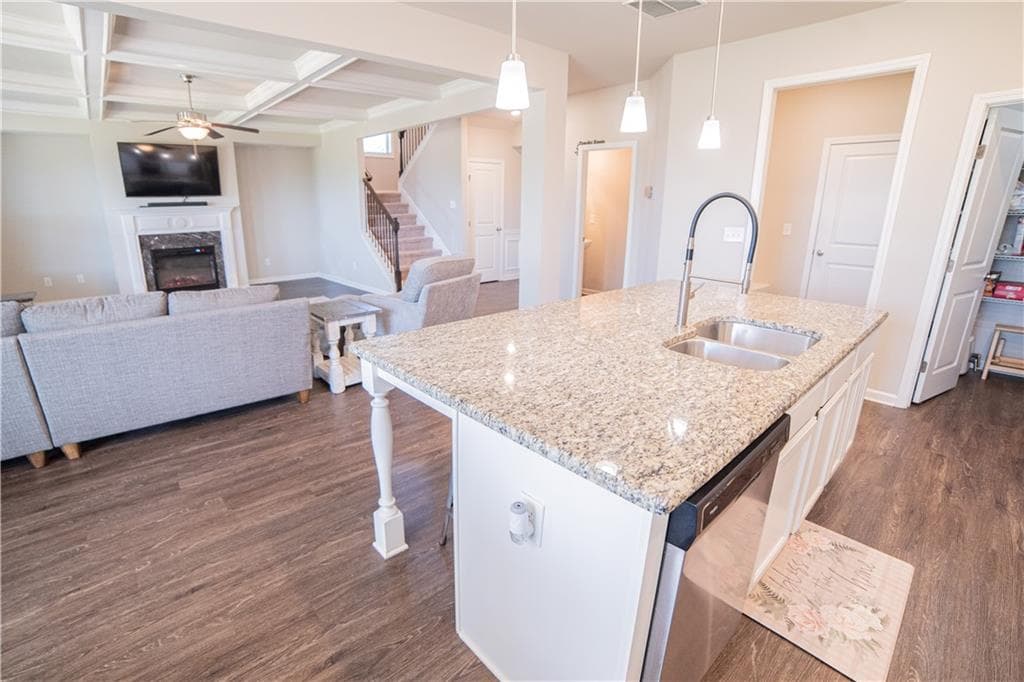 4 bedroom, 3 bathroom, 2,666 sq ft single family residence for sale at 9849 Elderberry Pointe, Braselton, GA 30517 — photo 5