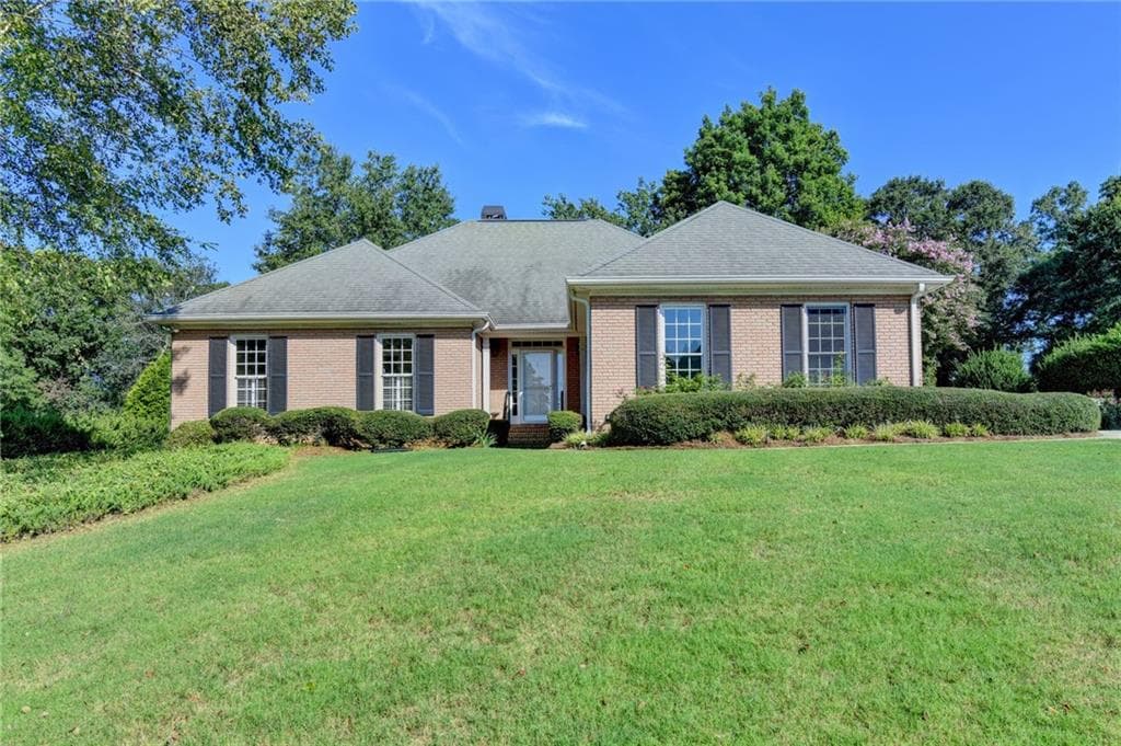 3 bedroom, 3 bathroom, 2,062 sq ft single family residence for sale at 611 Iris Lane, Winder, GA 30680 — photo 2