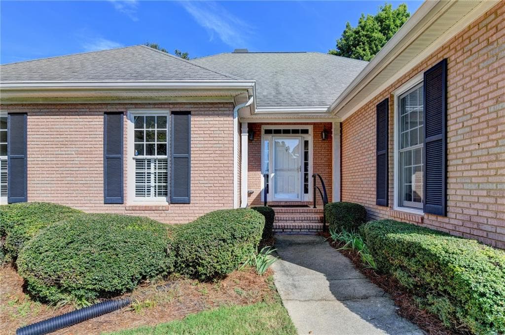 3 bedroom, 3 bathroom, 2,062 sq ft single family residence for sale at 611 Iris Lane, Winder, GA 30680 — photo 3