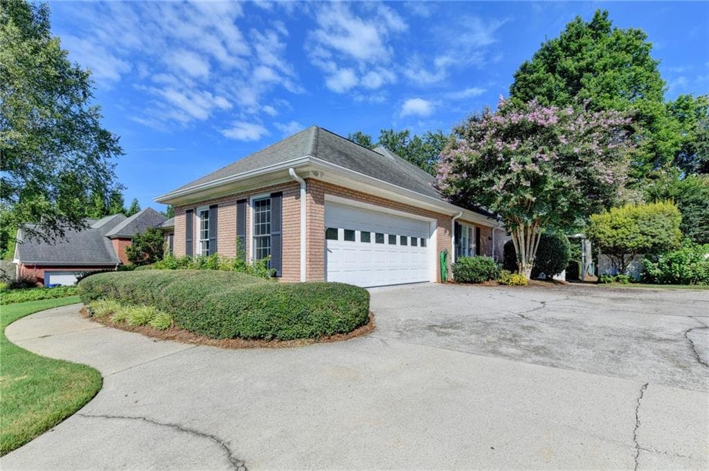 3 bedroom, 3 bathroom, 2,062 sq ft single family residence for sale at 611 Iris Lane, Winder, GA 30680 — photo 4