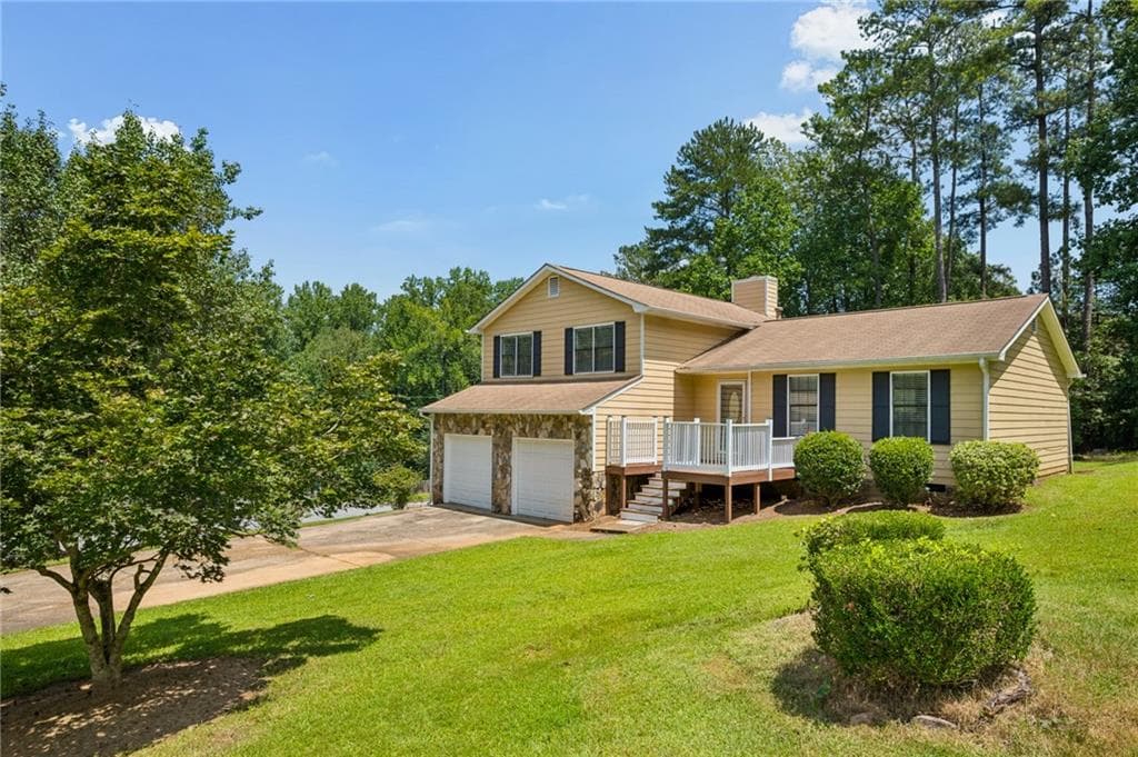 3 bedroom, 2 bathroom, 1,114 sq ft single family residence under contract at 4390 Valley Brook Lane, College Park, GA 30349