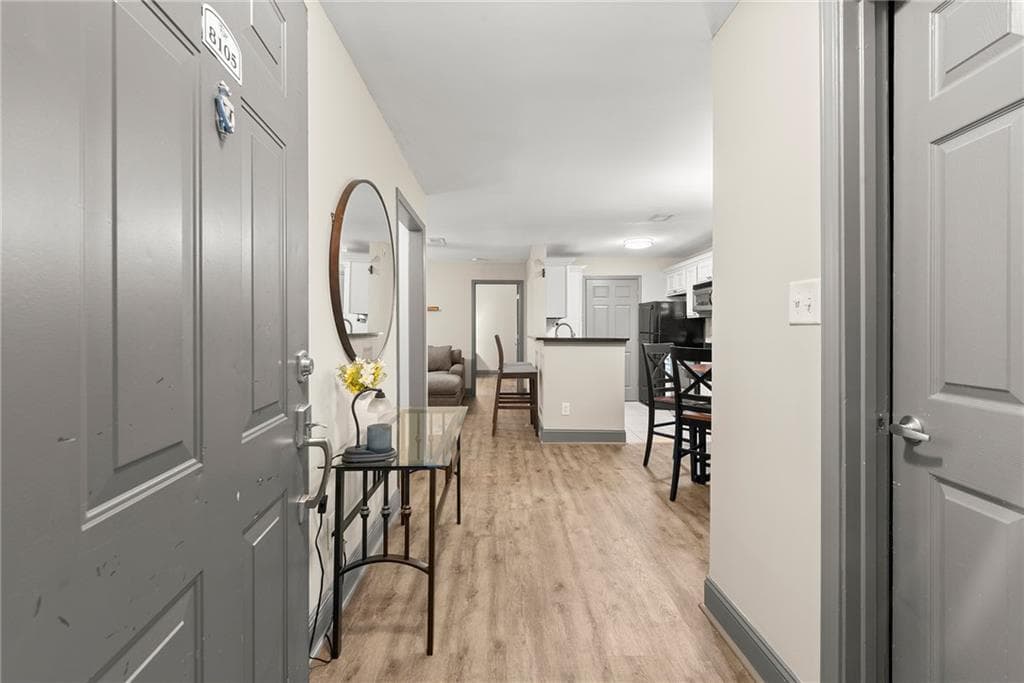 2 bedroom, 2 bathroom, 1,083 sq ft condominium under contract at 8105 Santa Fe Parkway 8105, Sandy Springs, GA 30350 — photo 2