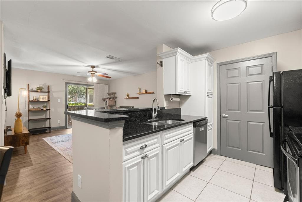 2 bedroom, 2 bathroom, 1,083 sq ft condominium under contract at 8105 Santa Fe Parkway 8105, Sandy Springs, GA 30350 — photo 3