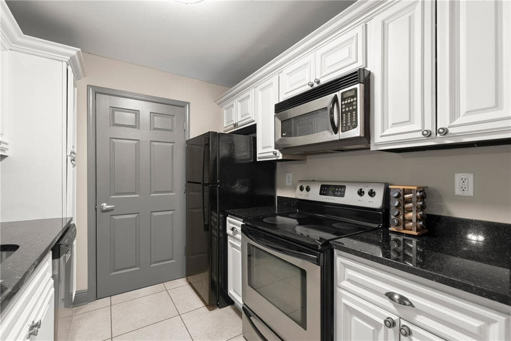 2 bedroom, 2 bathroom, 1,083 sq ft condominium under contract at 8105 Santa Fe Parkway 8105, Sandy Springs, GA 30350 — photo 6