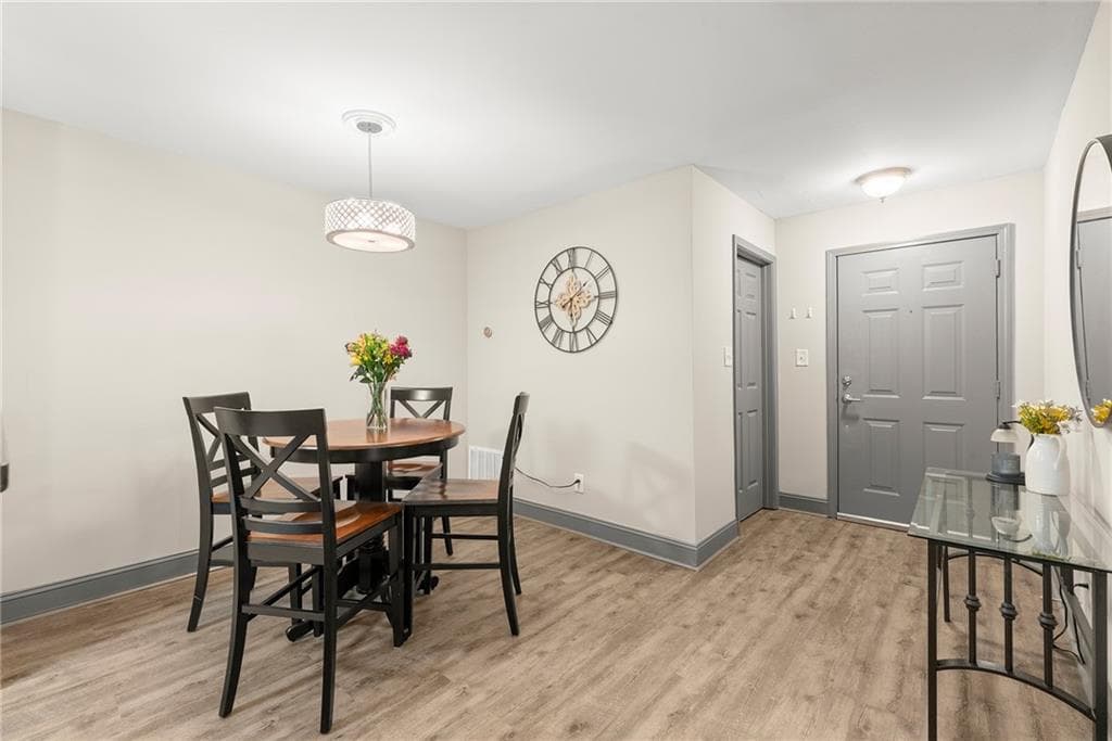 2 bedroom, 2 bathroom, 1,083 sq ft condominium under contract at 8105 Santa Fe Parkway 8105, Sandy Springs, GA 30350 — photo 9