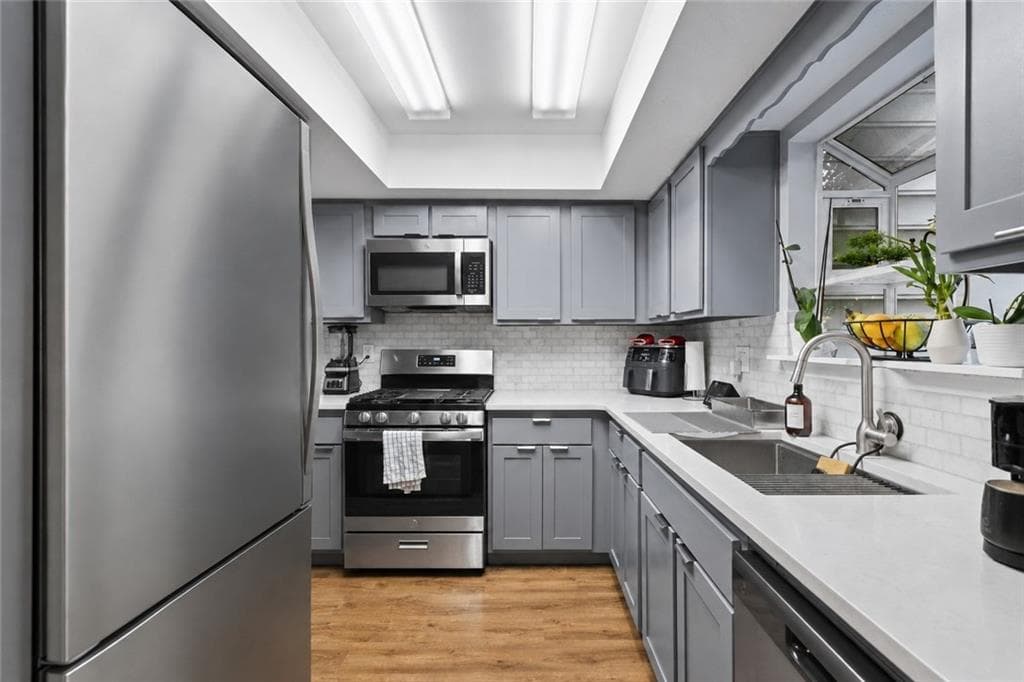 2 bedroom, 3 bathroom, 1,400 sq ft townhouse for sale at 655 Anderson Walk, Marietta, GA 30062 — photo 5