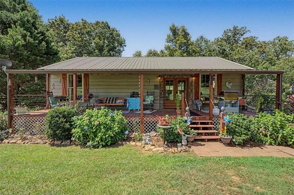 2 bedroom, 3 bathroom, 1,680 sq ft single family residence for sale at 5119 E Highway 166, Carrollton, GA 30116 — photo 2