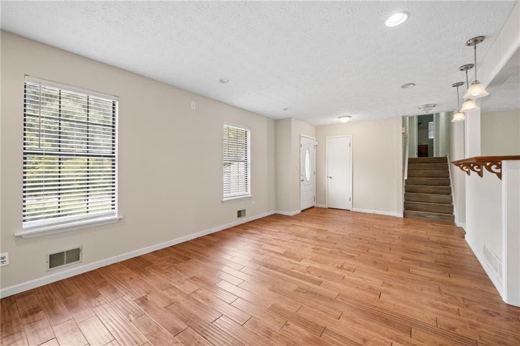 3 bedroom, 2 bathroom, 1,114 sq ft single family residence under contract at 4390 Valley Brook Lane, College Park, GA 30349 — photo 5