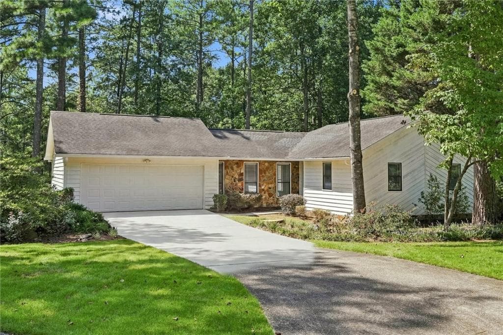 3 bedroom, 3 bathroom, 1,566 sq ft single family residence for sale at 4049 Tutwren Court, Marietta, GA 30066 — photo 4