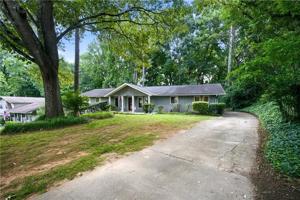 4 bedroom, 2 bathroom, 2,598 sq ft single family residence under contract at 3462 Summie Drive, Lilburn, GA 30047 — photo 2