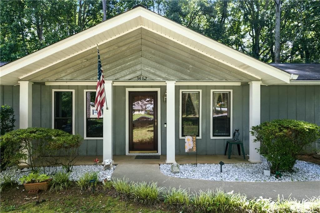 4 bedroom, 2 bathroom, 2,598 sq ft single family residence under contract at 3462 Summie Drive, Lilburn, GA 30047 — photo 3