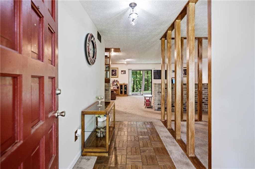 4 bedroom, 2 bathroom, 2,598 sq ft single family residence under contract at 3462 Summie Drive, Lilburn, GA 30047 — photo 4