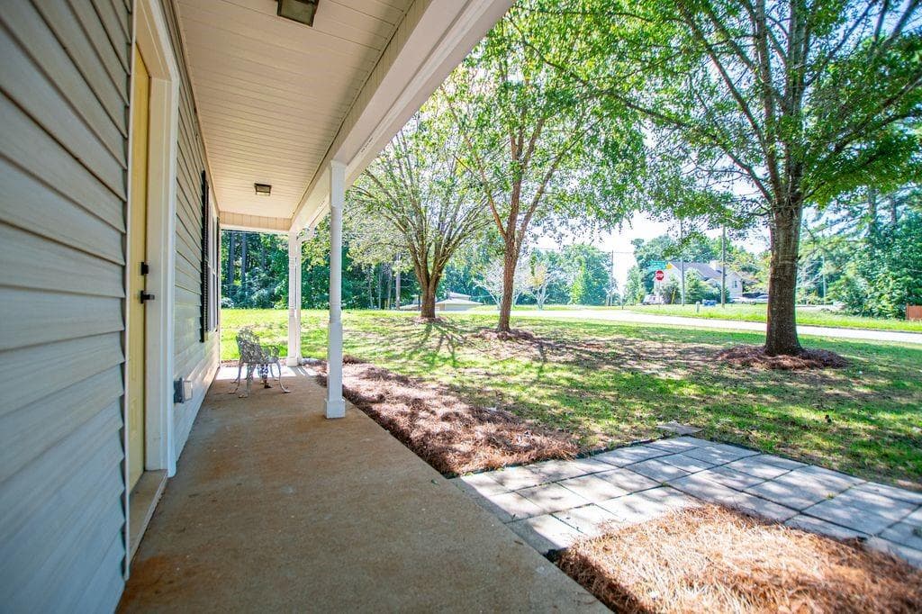 4 bedroom, 3 bathroom, 1,879 sq ft single family residence under contract at 2960 Pritchards Mill Trail, Douglasville, GA 30135 — photo 5