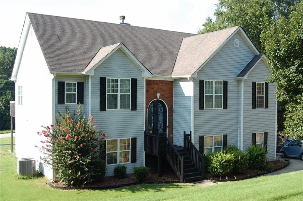 5 bedroom, 3 bathroom, 2,523 sq ft single family residence for sale at 1129 Jefferson Walk Cir, Jefferson, GA 30549 — photo 1 of 31