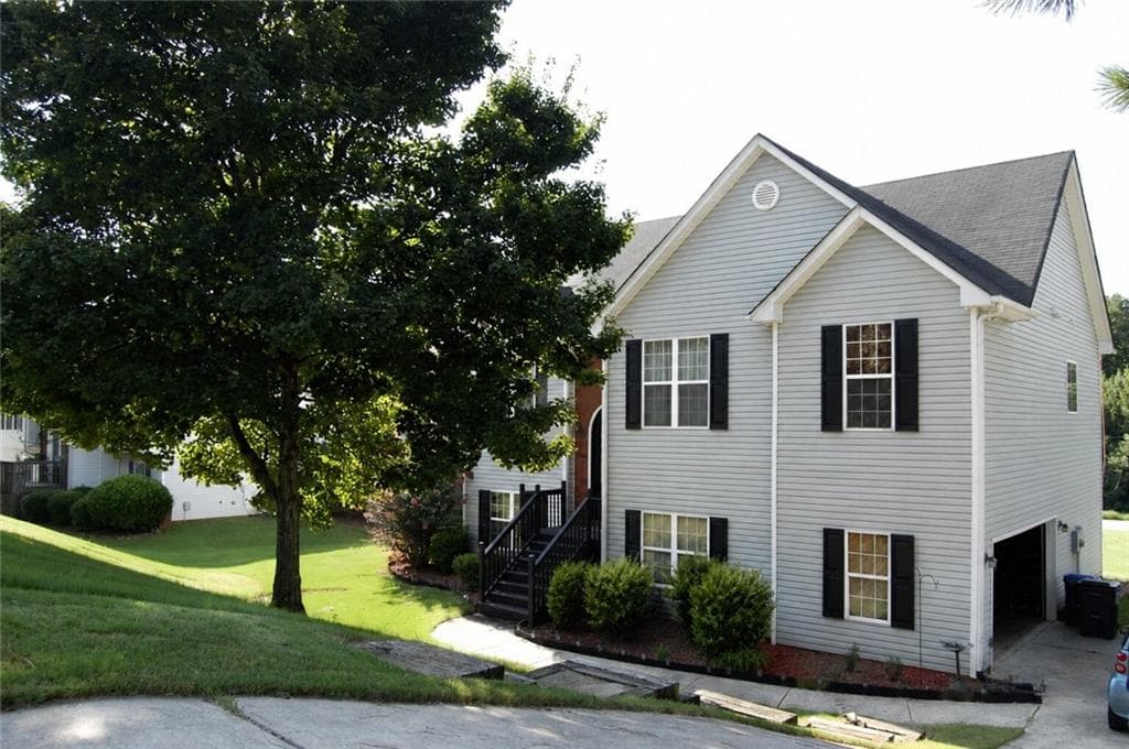 5 bedroom, 3 bathroom, 2,523 sq ft single family residence for sale at 1129 Jefferson Walk Cir, Jefferson, GA 30549 — photo 2