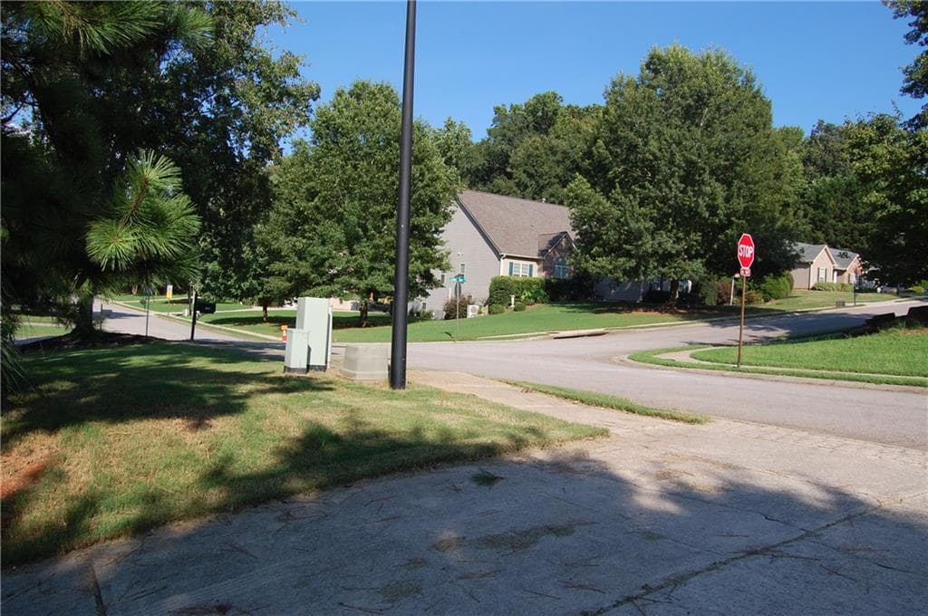 5 bedroom, 3 bathroom, 2,523 sq ft single family residence for sale at 1129 Jefferson Walk Cir, Jefferson, GA 30549 — photo 4