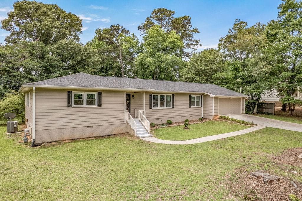4 bedroom, 3 bathroom, 2,008 sq ft single family residence for sale at 25 Pine Chase Drive, Carrollton, GA 30116 — photo 2
