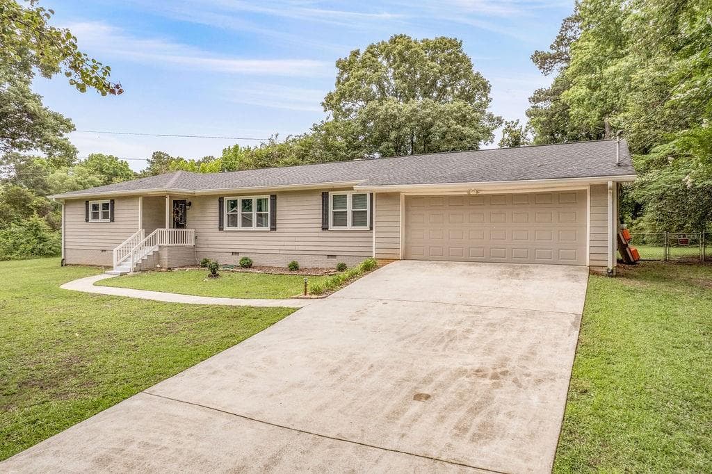 4 bedroom, 3 bathroom, 2,008 sq ft single family residence for sale at 25 Pine Chase Drive, Carrollton, GA 30116 — photo 3