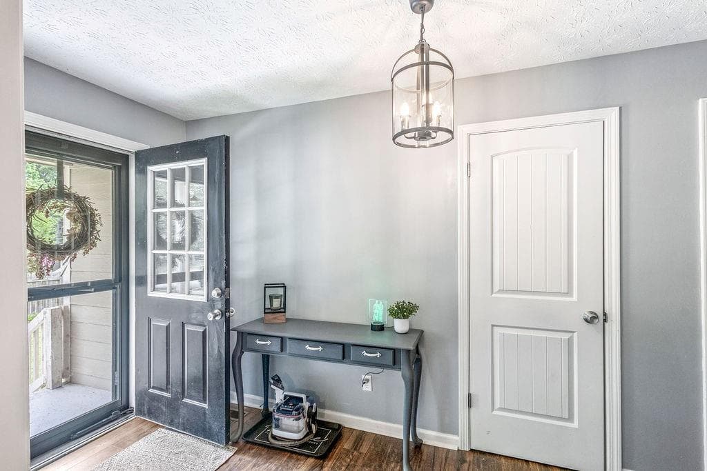 4 bedroom, 3 bathroom, 2,008 sq ft single family residence for sale at 25 Pine Chase Drive, Carrollton, GA 30116 — photo 4