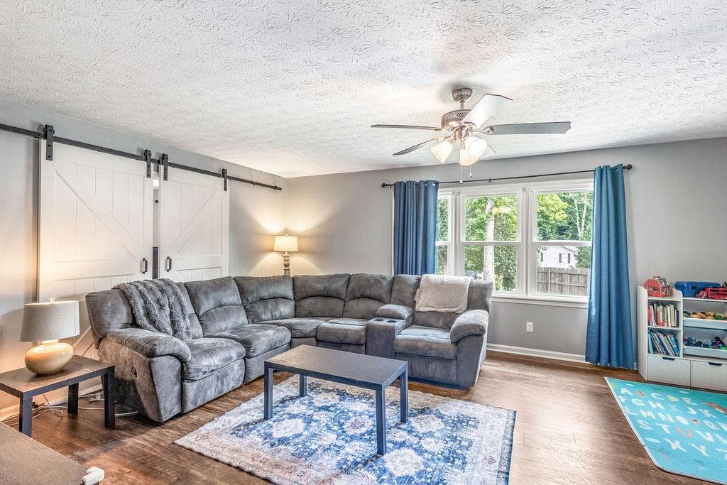 4 bedroom, 3 bathroom, 2,008 sq ft single family residence for sale at 25 Pine Chase Drive, Carrollton, GA 30116 — photo 5
