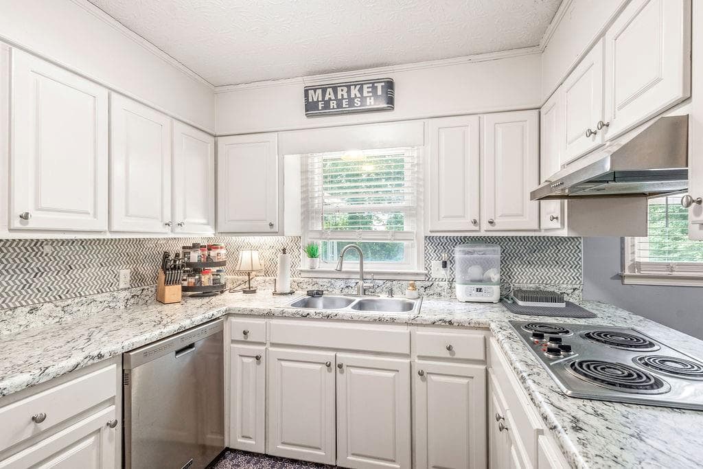 4 bedroom, 3 bathroom, 2,008 sq ft single family residence for sale at 25 Pine Chase Drive, Carrollton, GA 30116 — photo 9