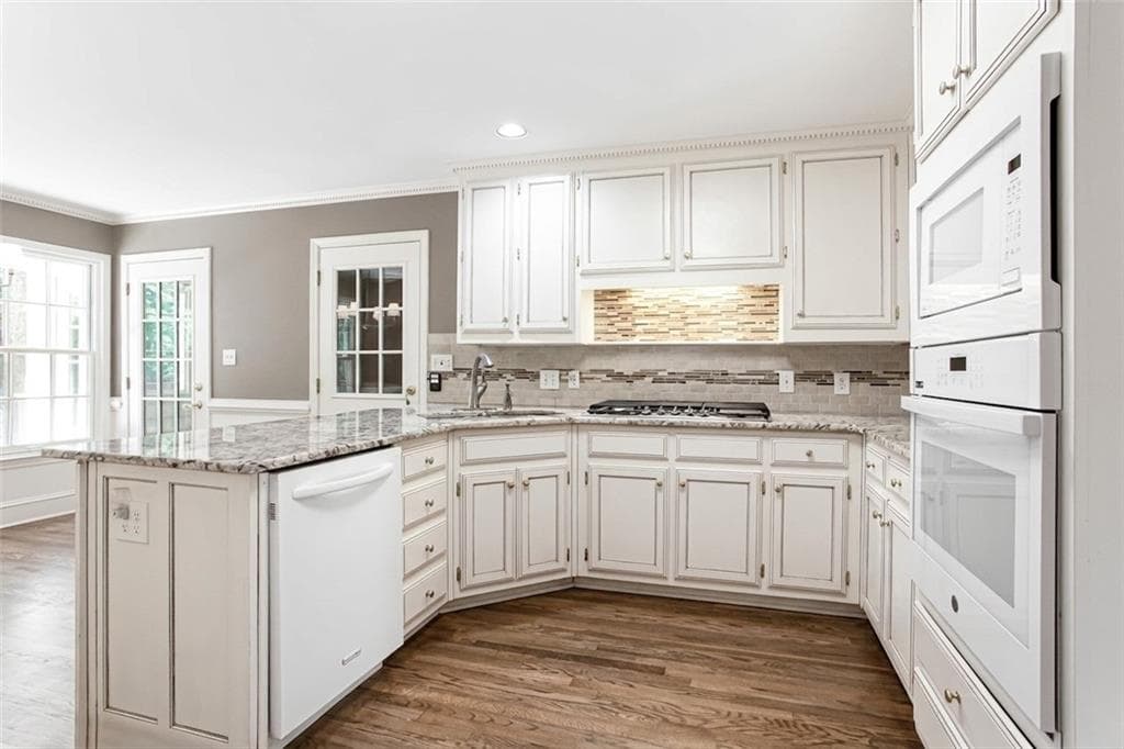 5 bedroom, 3 bathroom, 2,662 sq ft single family residence for sale at 1405 Holly Lake Circle, Snellville, GA 30078 — photo 7