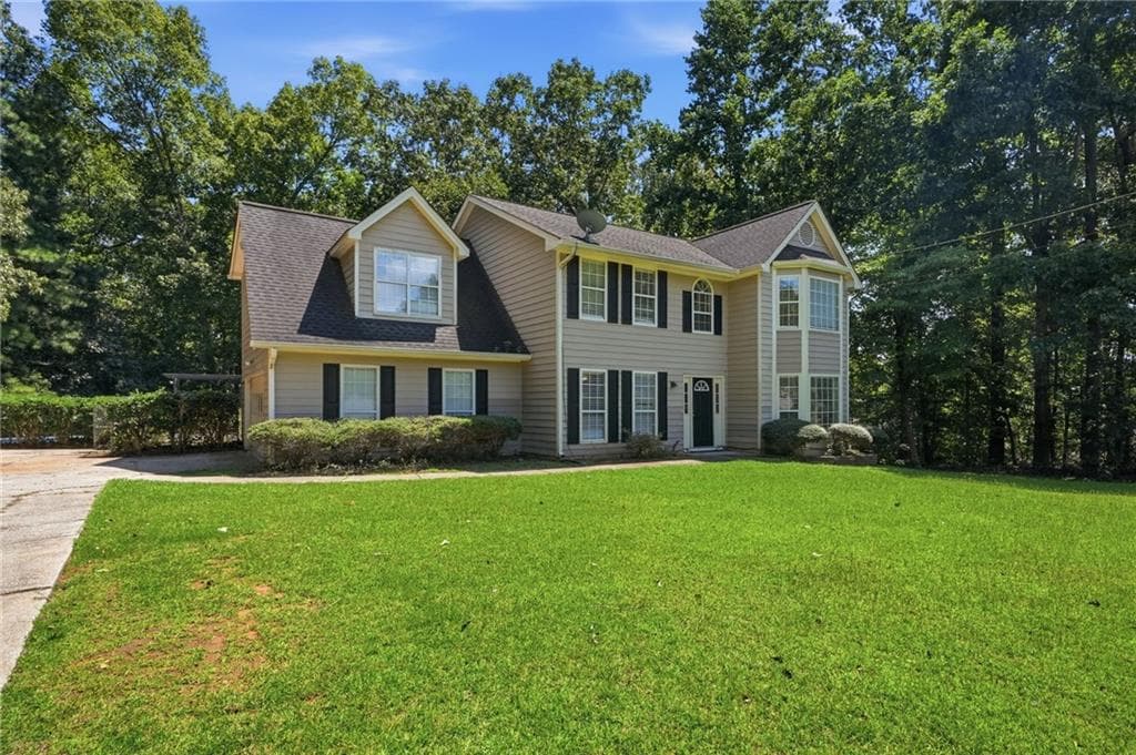 4 bedroom, 3 bathroom, 2,630 sq ft single family residence for sale at 5785 Shoal Creek Drive, Douglasville, GA 30135 — photo 2