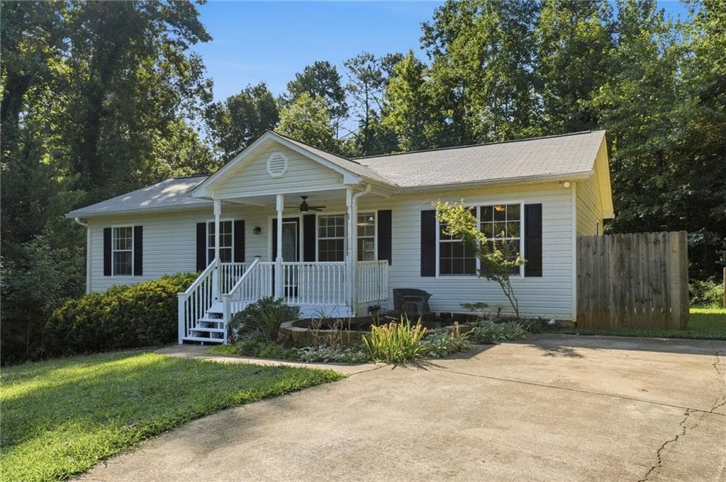 4 bedroom, 2 bathroom, 1,128 sq ft single family residence for sale at 54 Cross Sabre Drive, Dawsonville, GA 30534 — photo 3