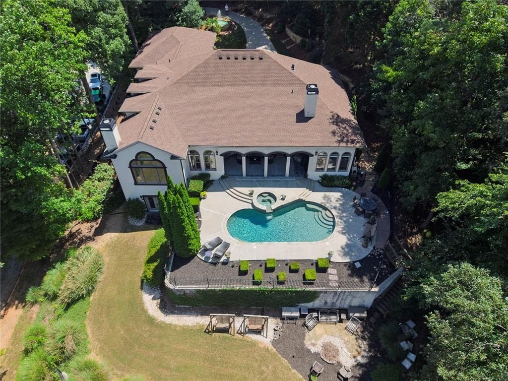 6 bedroom, 5 bathroom, 6,538 sq ft single family residence for sale at 701 Lake Overlook Drive, Canton, GA 30114 — photo 3