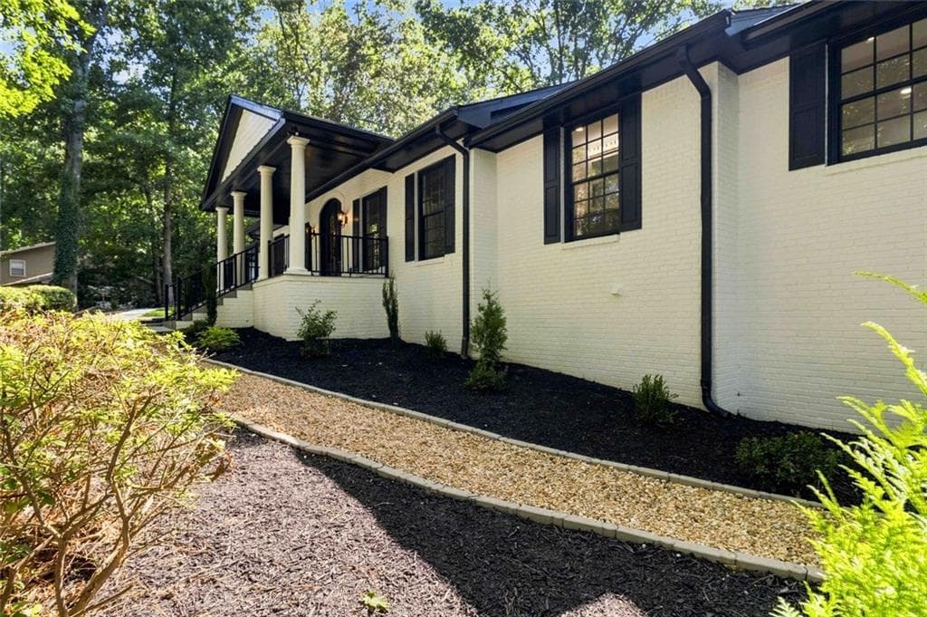 7 bedroom, 6 bathroom, 5,864 sq ft single family residence for sale at 510 River Valley Road, Sandy Springs, GA 30328 — photo 3