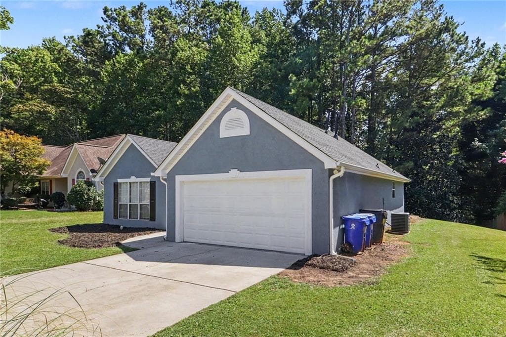 3 bedroom, 2 bathroom, 1,558 sq ft single family residence for sale at 140 Cannon Drive, Fayetteville, GA 30214