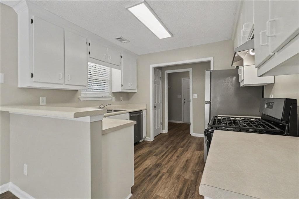 3 bedroom, 2 bathroom, 1,558 sq ft single family residence for sale at 140 Cannon Drive, Fayetteville, GA 30214 — photo 8