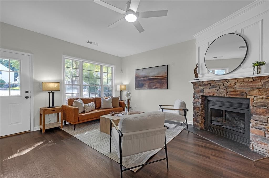 3 bedroom, 3 bathroom, 1,552 sq ft single family residence for sale at 415 Wittenridge Court, Alpharetta, GA 30022 — photo 3