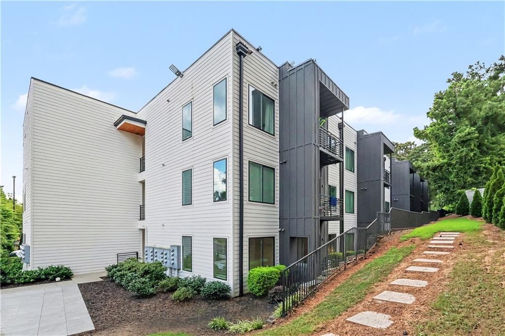 2 bedroom, 2 bathroom, 1,150 sq ft condominium for sale at 1155 Custer Avenue 110, Atlanta, GA 30316 — photo 2