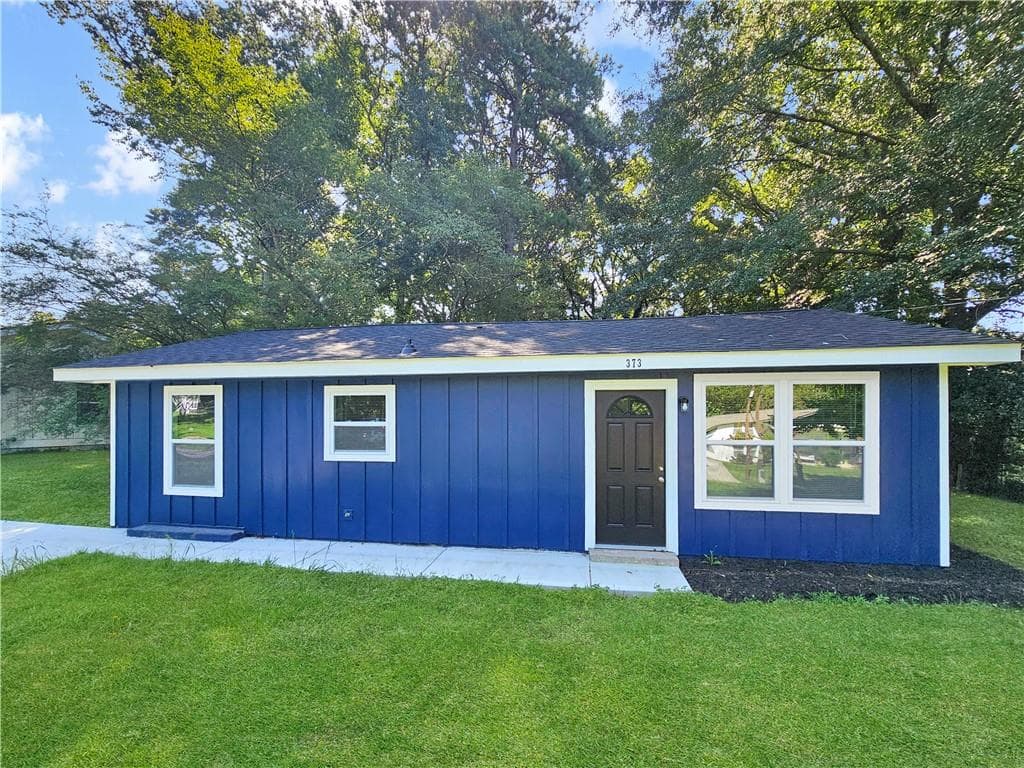 3 bedroom, 1 bathroom, 952 sq ft single family residence for sale at 373 Floyd Street, Smyrna, GA 30082 — photo 1 of 24