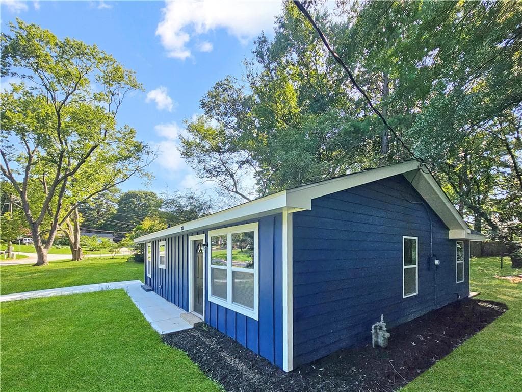 3 bedroom, 1 bathroom, 952 sq ft single family residence for sale at 373 Floyd Street, Smyrna, GA 30082 — photo 4