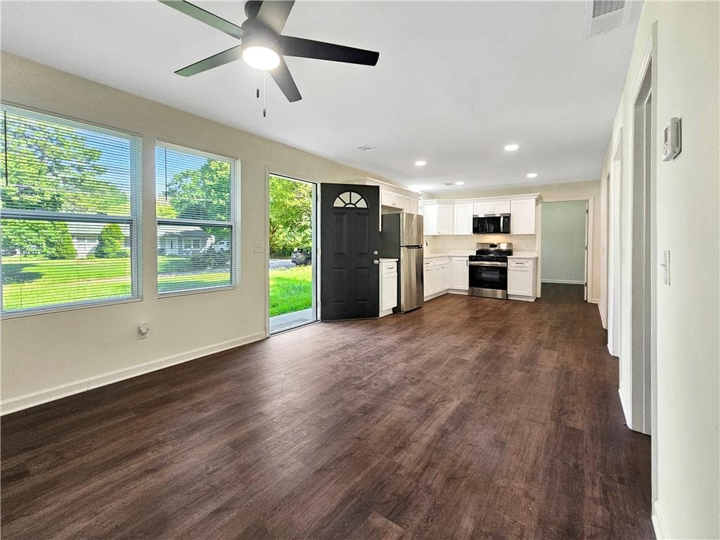 3 bedroom, 1 bathroom, 952 sq ft single family residence for sale at 373 Floyd Street, Smyrna, GA 30082 — photo 7